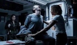 浴室 异形 在线观看